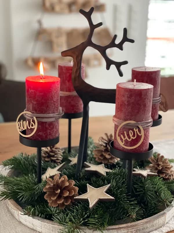Individuelle Adventkranz-Anhänger aus Holz