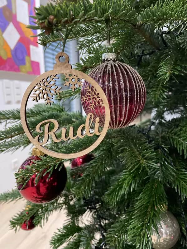 Personalisierte Holzanhänger für den Christbaum