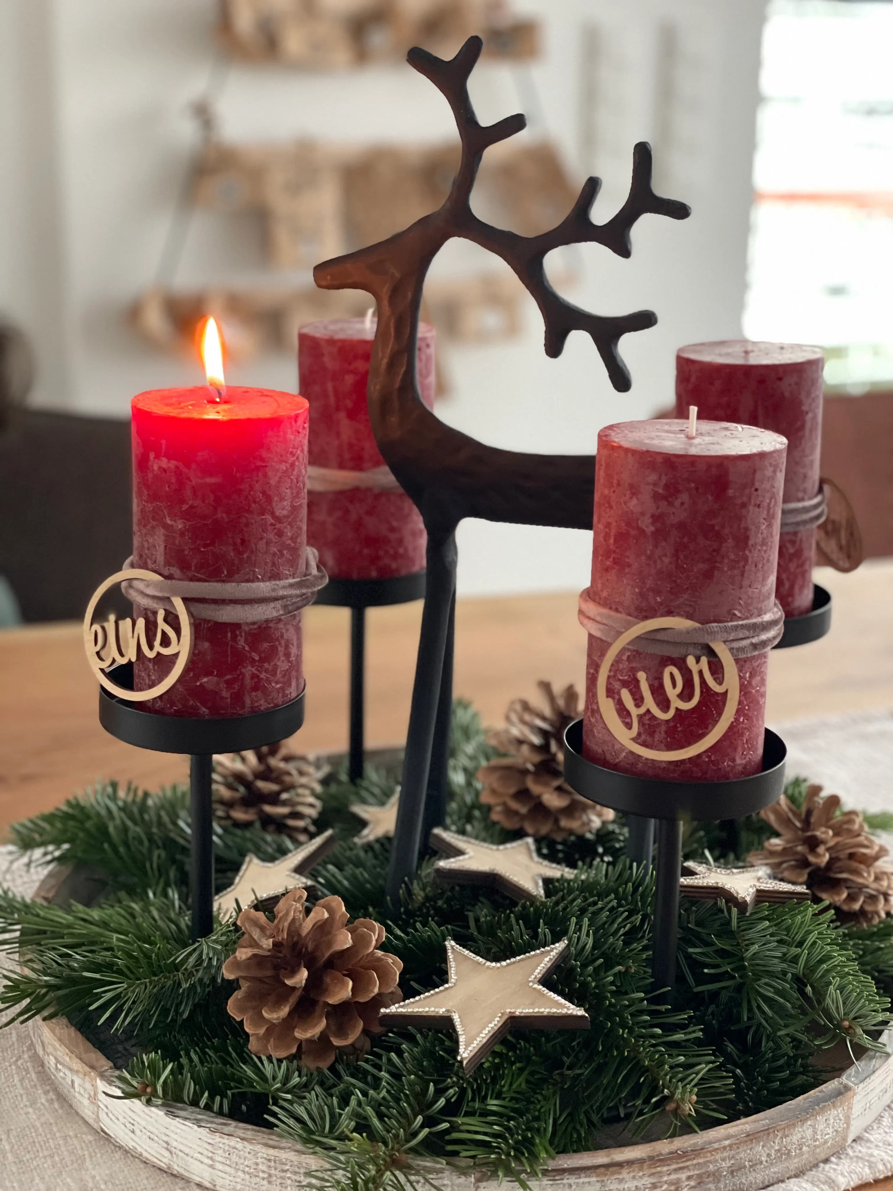 Individuelle Adventkranz-Anhänger aus Holz