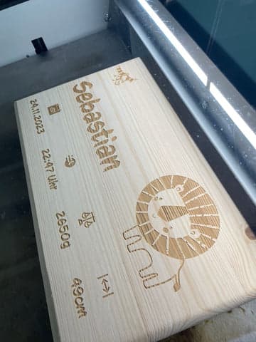 Holzbox mit Gravur zur Taufe personalisieren